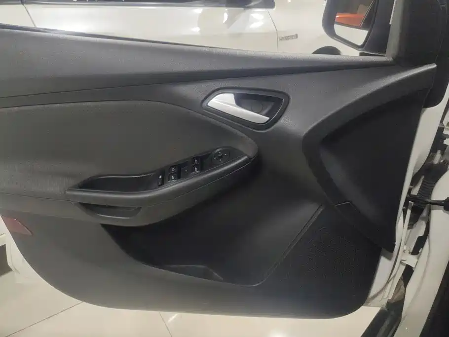 Ford Focus — миниатюра 7
