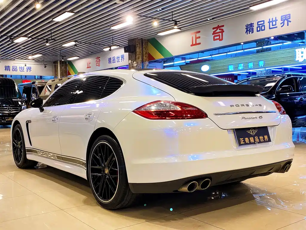 Porsche Panamera 2010 Panamera 4S 4.8L