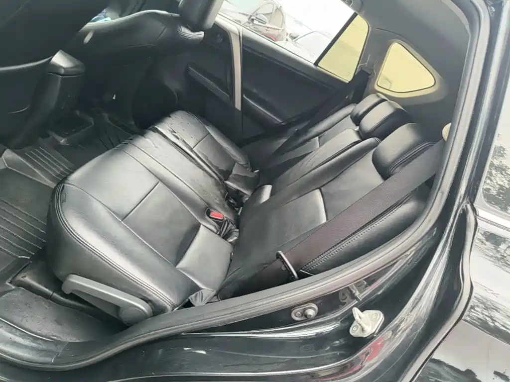 Toyota RAV4 — миниатюра 17