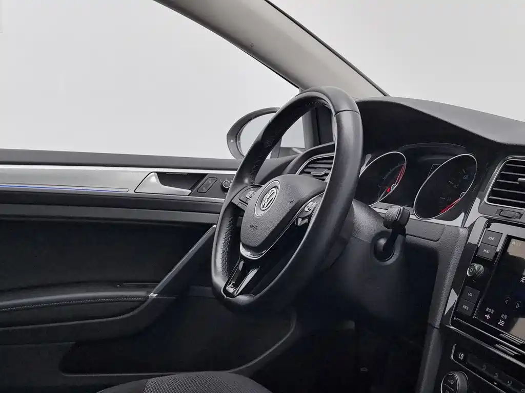 Volkswagen Golf EV — миниатюра 22