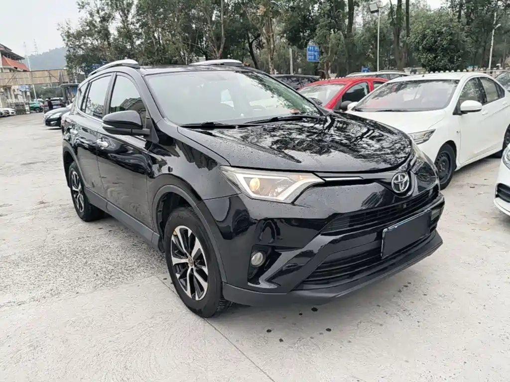 Toyota RAV4 — миниатюра 4