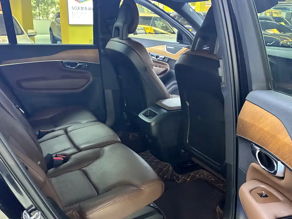 Volvo XC90 — миниатюра 7