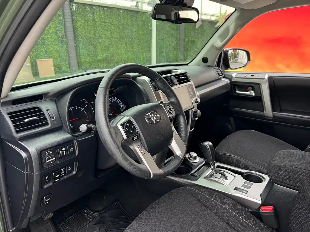 Toyota 4Runner 2022 4.0L AT
