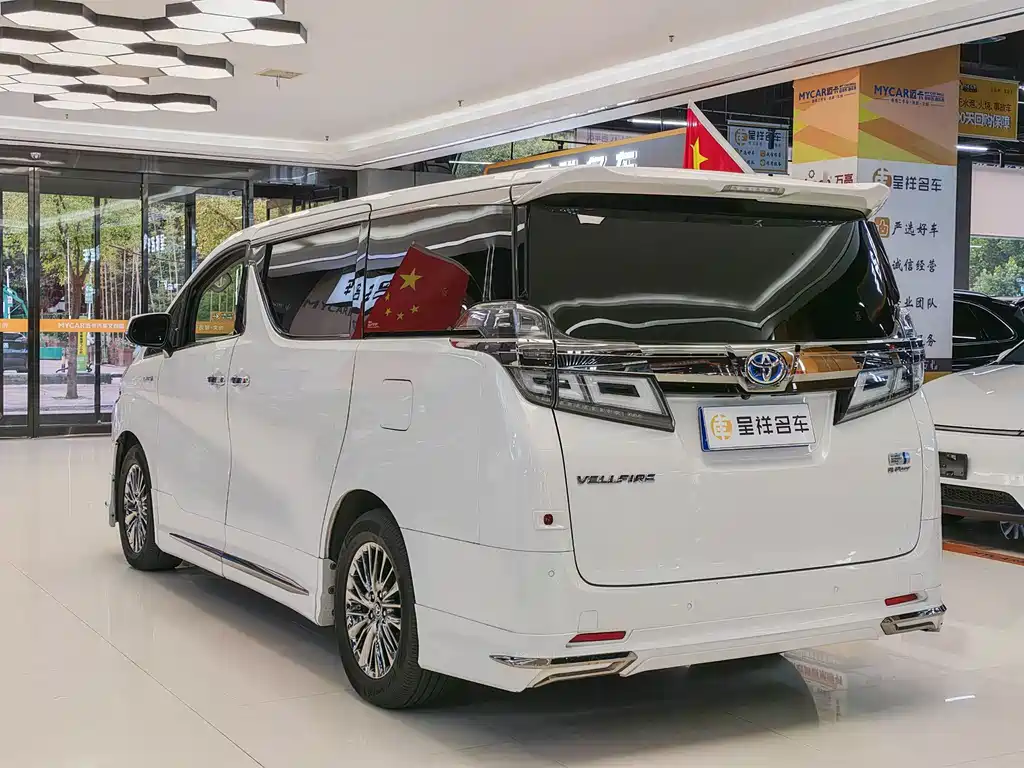 Toyota Vellfire — миниатюра 7
