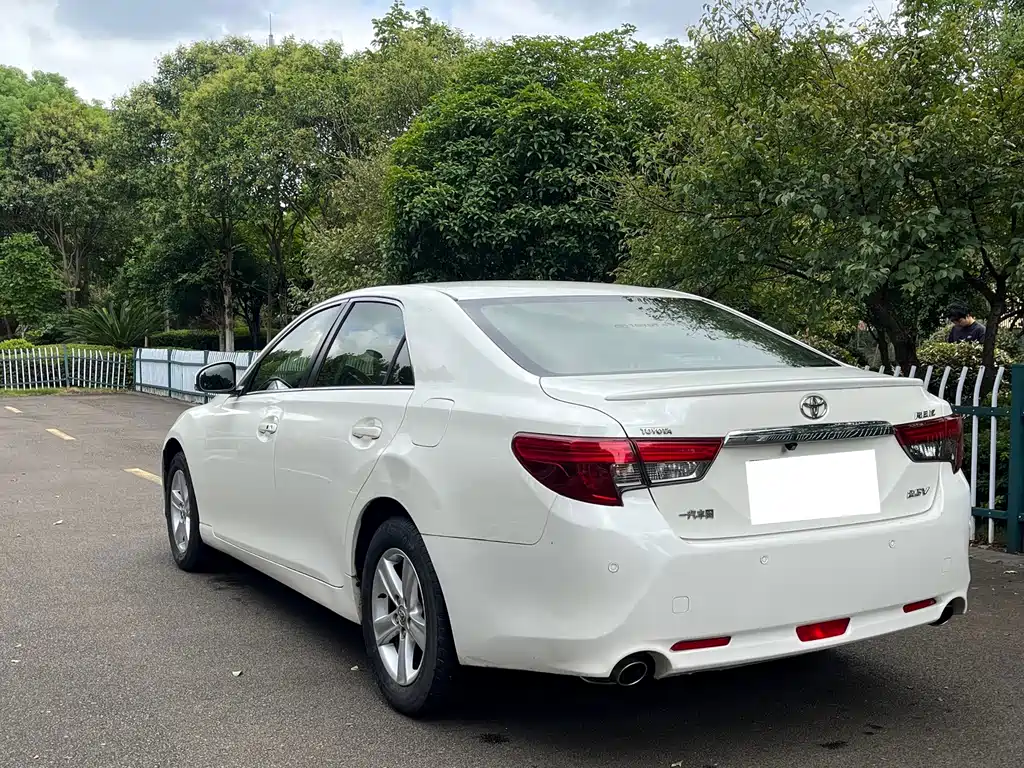 Toyota Reiz — миниатюра 9