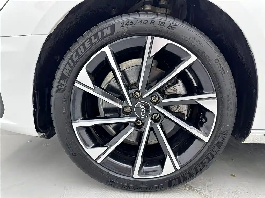 Audi A4L id 4669288 из Китая 9