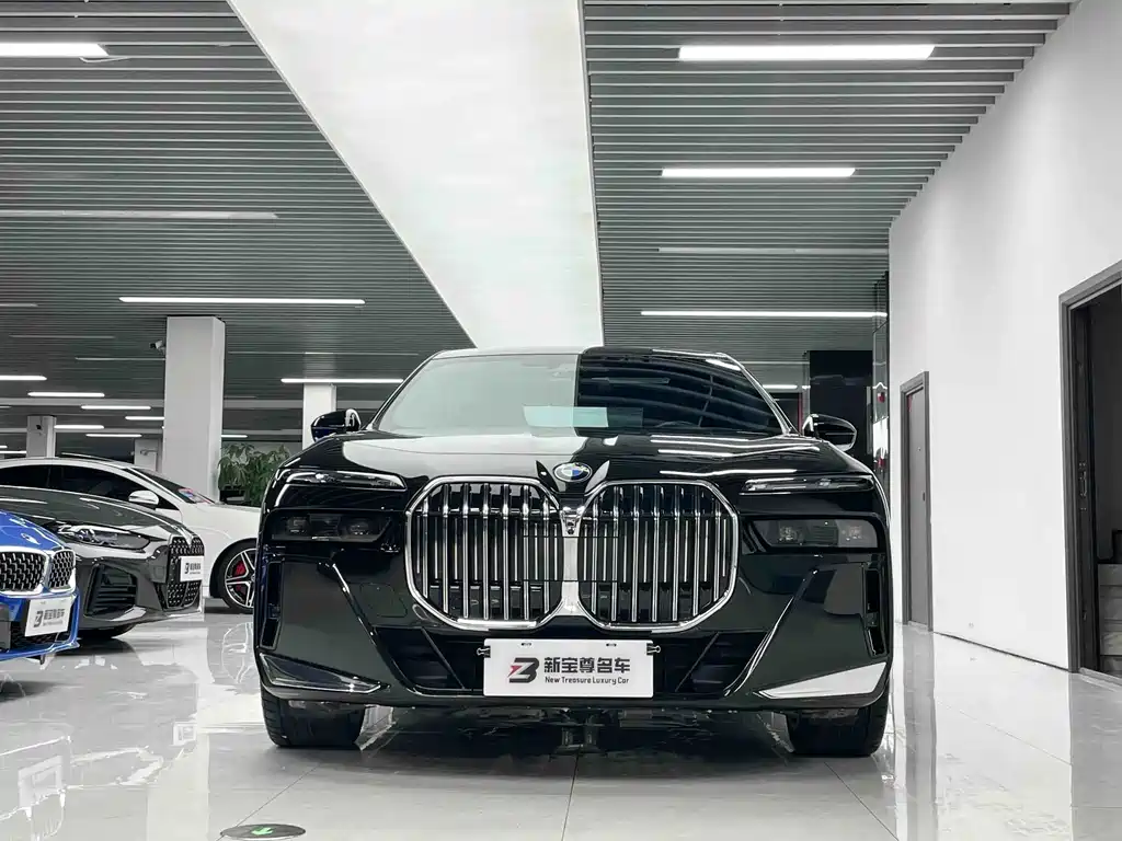 BMW 7 Series — миниатюра 2