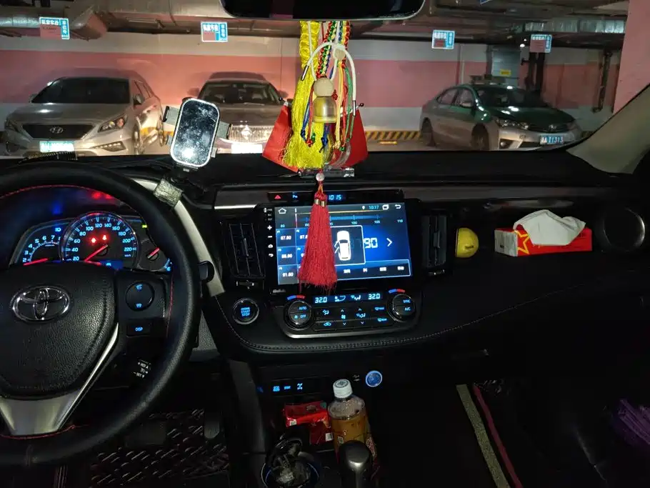 Toyota RAV4 — миниатюра 13