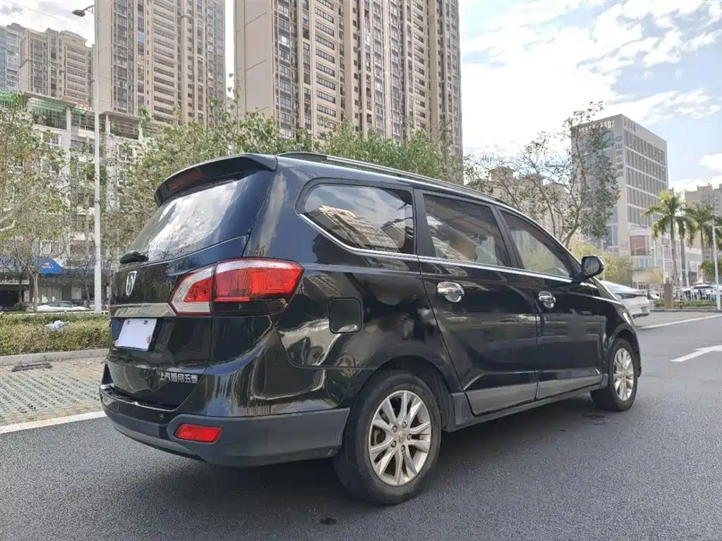 Baojun 730 2015 1.8L MT Luxury ESP 7 мест