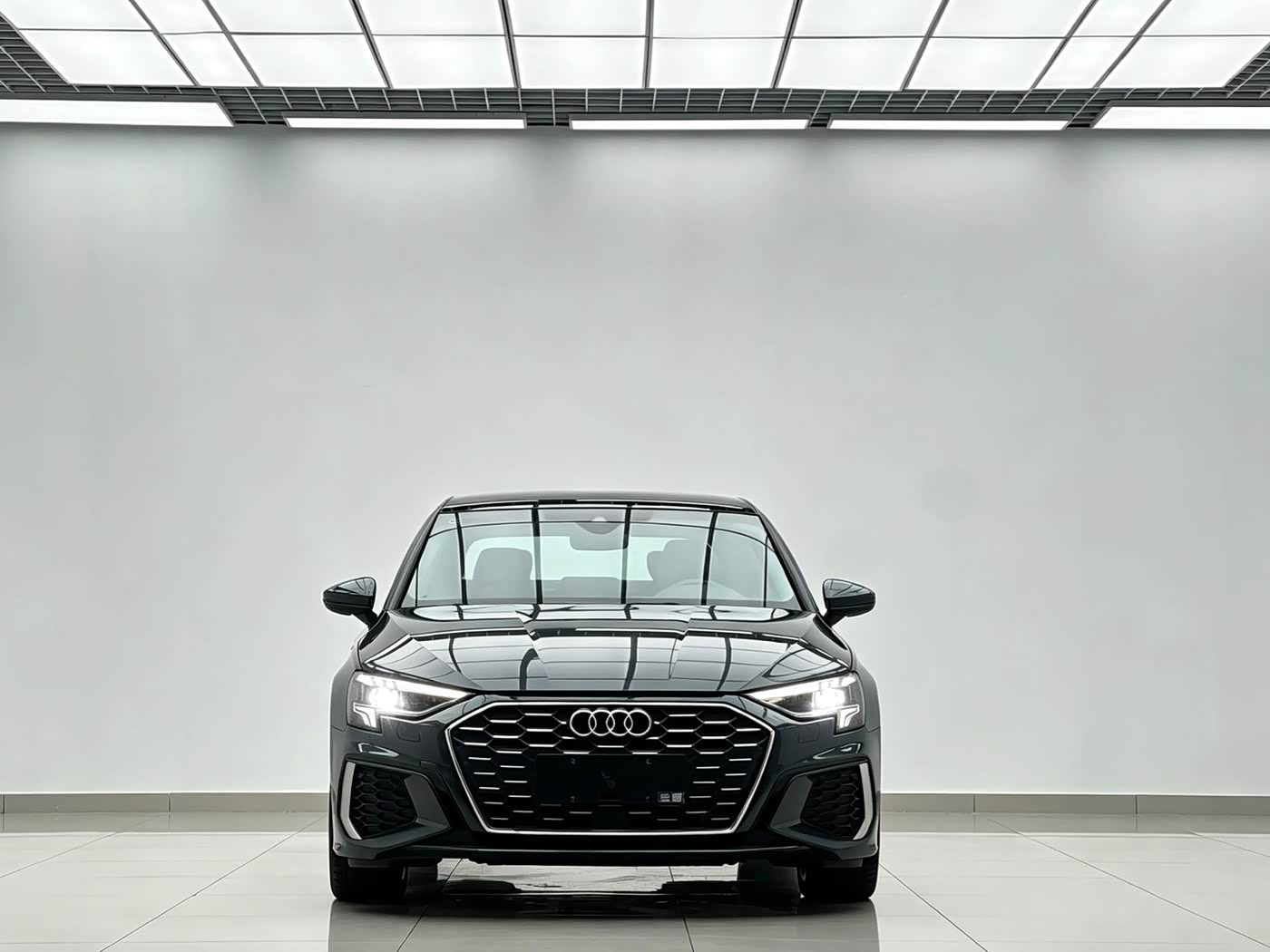 Audi A3 1.4 л 2023 г. Зелёный, пробег 5000 км