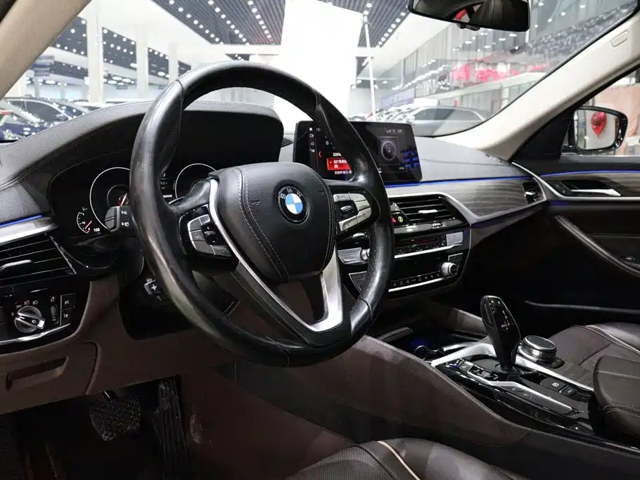 BMW 5 Series New Energy — миниатюра 6