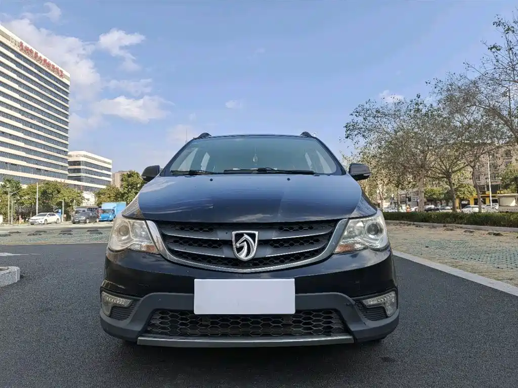 Baojun 730 2015 1.8L MT Luxury ESP 7 мест
