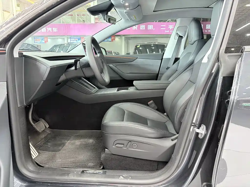 Tesla Model Y — миниатюра 11