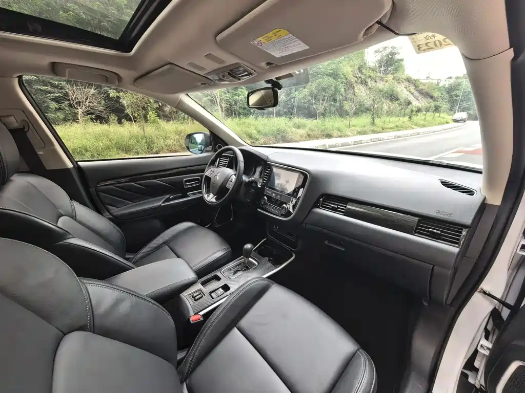 Mitsubishi Outlander — миниатюра 11