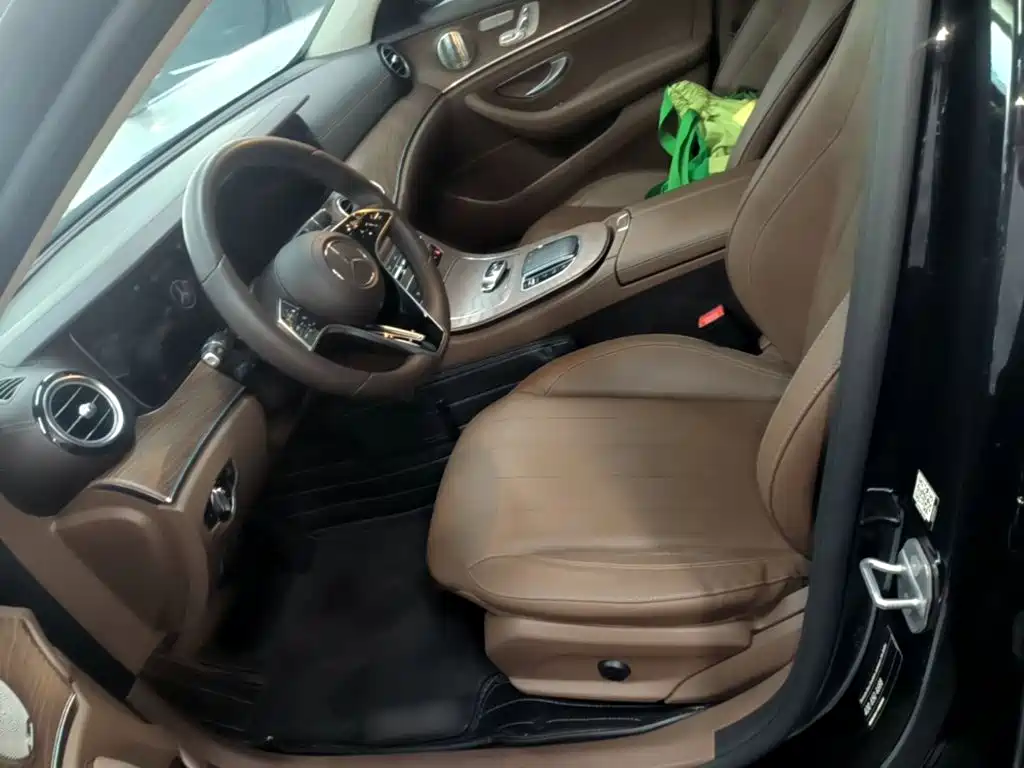 Mercedes-Benz E-Class — миниатюра 15