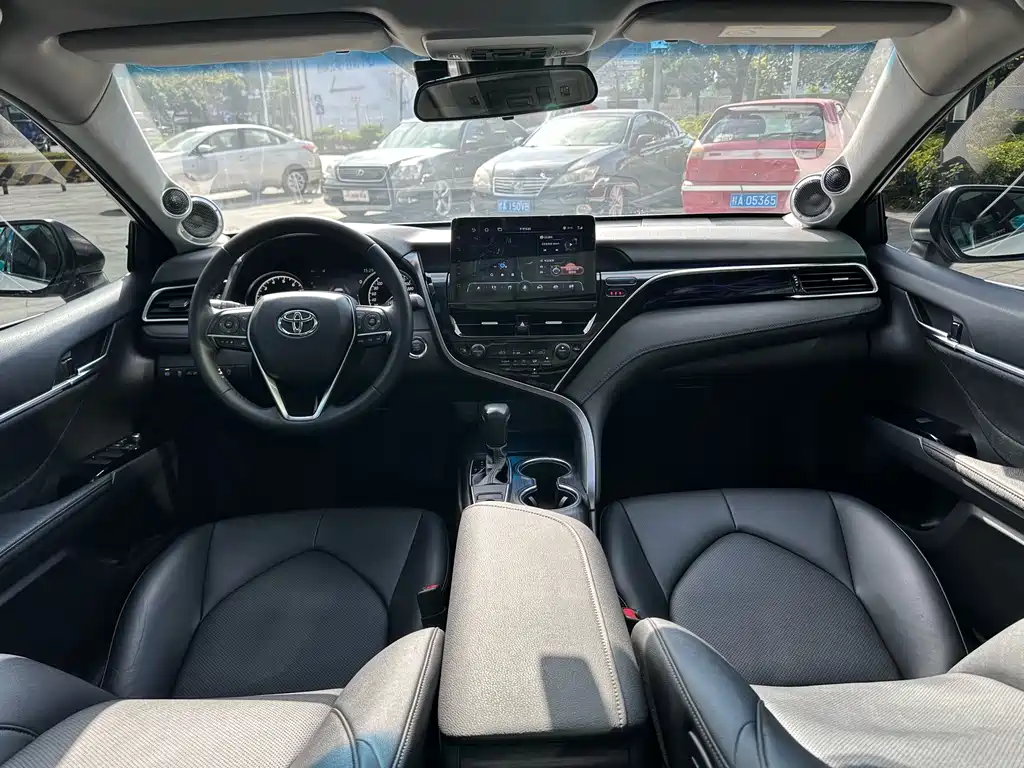 Toyota Camry — миниатюра 14