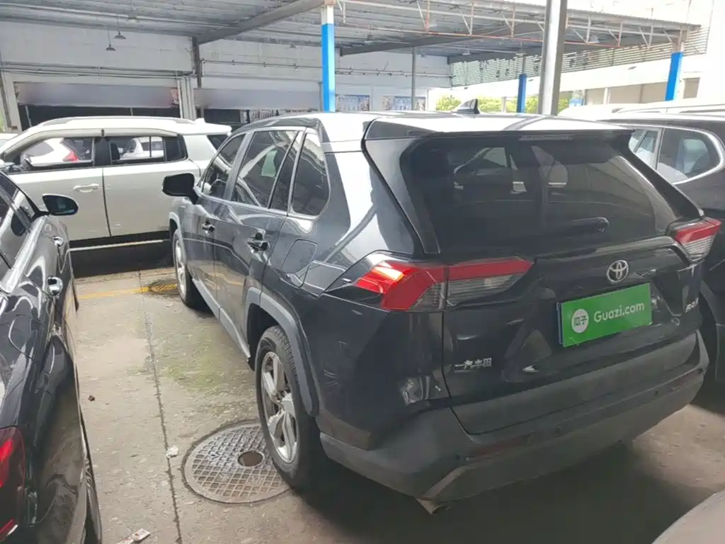 Toyota RAV4 — миниатюра 5