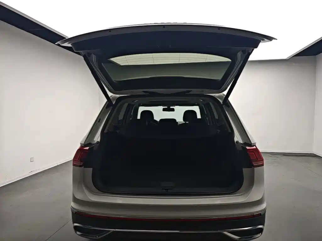 Volkswagen Tiguan L — миниатюра 19