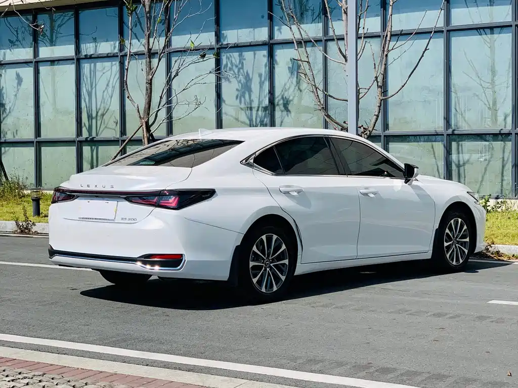 Lexus ES — миниатюра 8