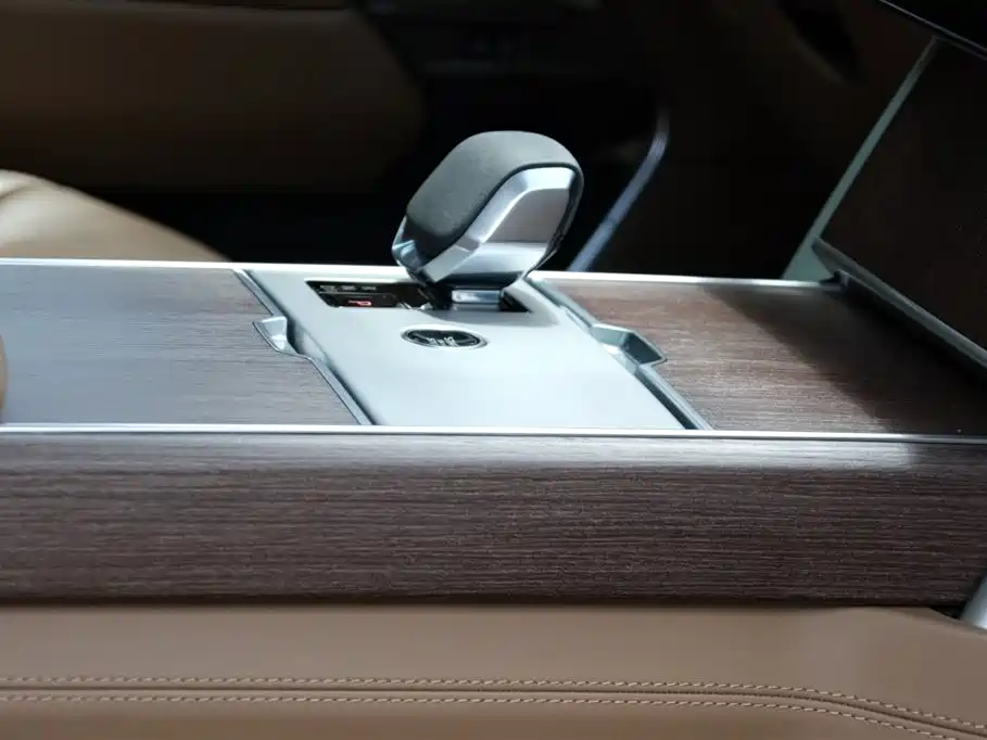 Land Rover Range Rover — миниатюра 17