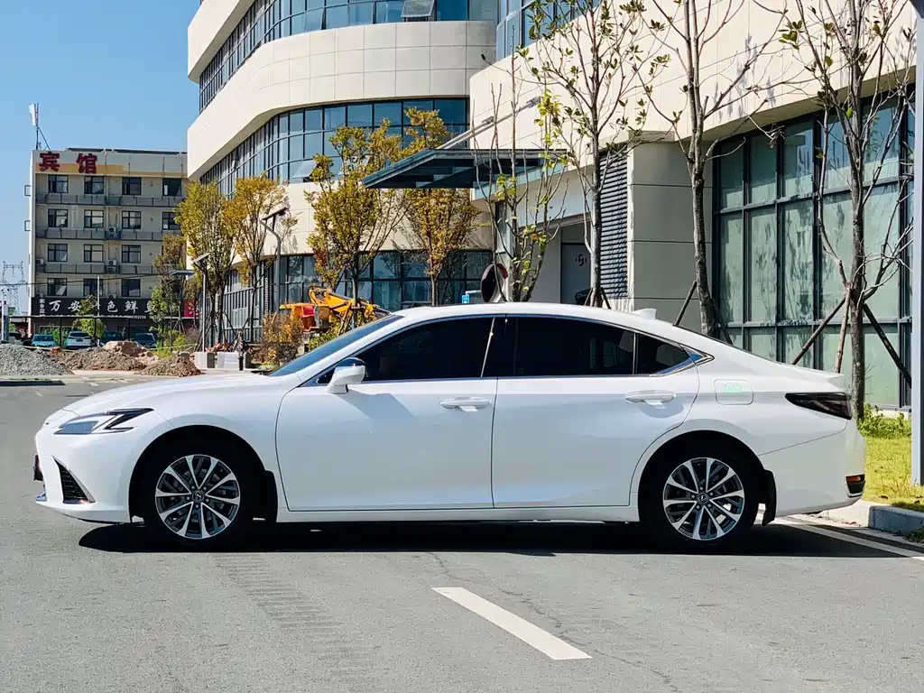 Lexus ES — миниатюра 4