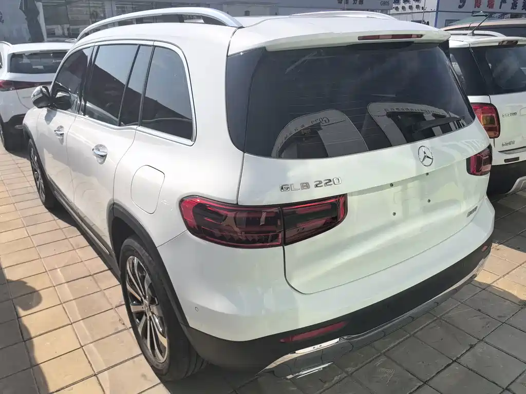Mercedes-Benz GLB — миниатюра 8