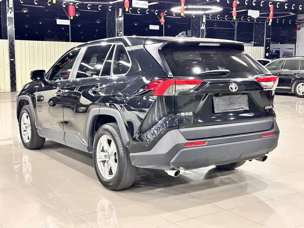 Toyota RAV4 — миниатюра 9