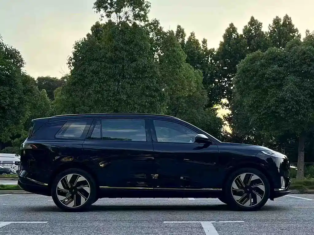 Dongfeng eπ008 2024 636Max Electric 6 мест