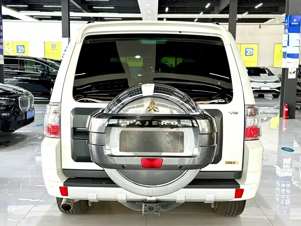 Mitsubishi Pajero (Import) — миниатюра 12