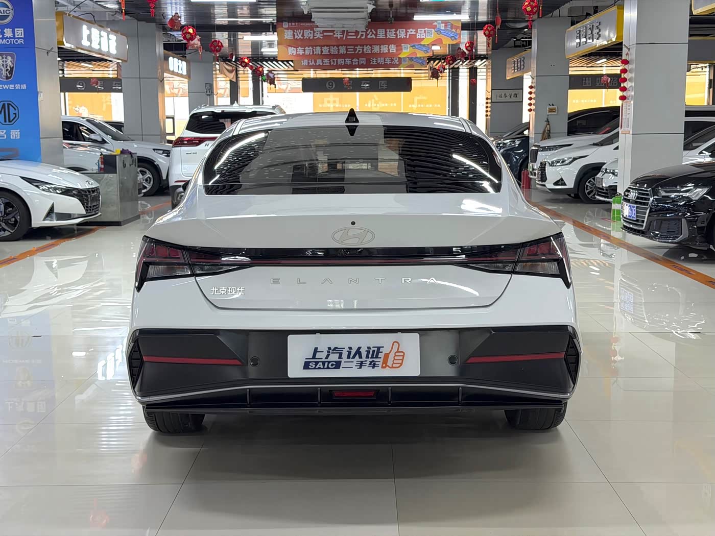 Hyundai Elantra 1.5 л 2023 г. Белый, пробег 8000 км