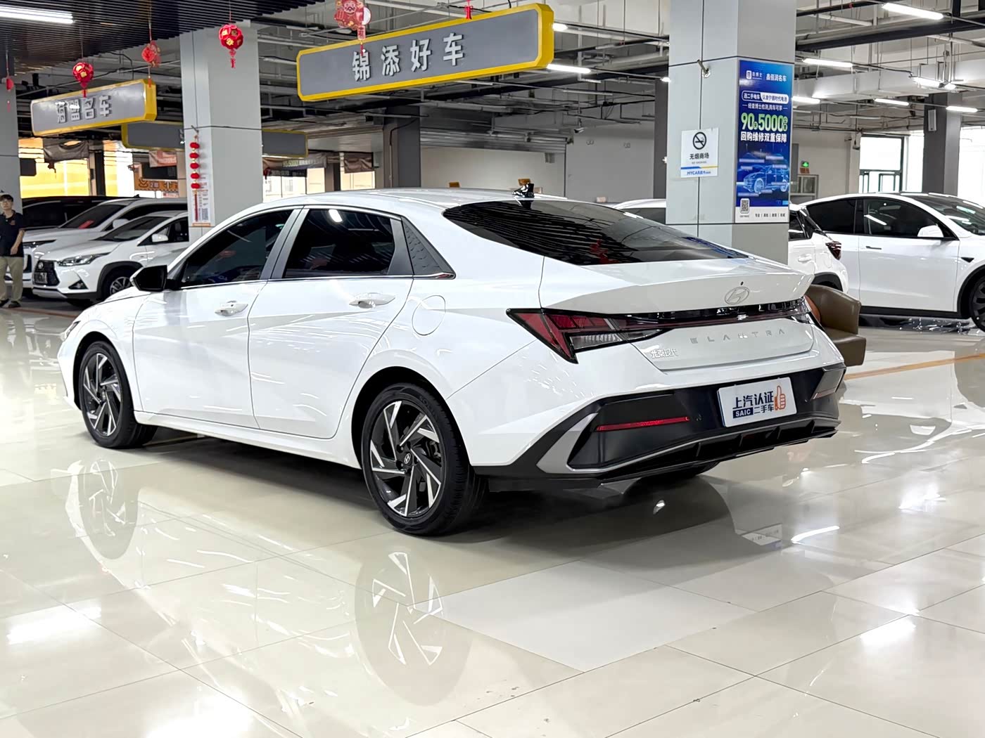 Hyundai Elantra 1.5 л 2023 г. Белый, пробег 8000 км