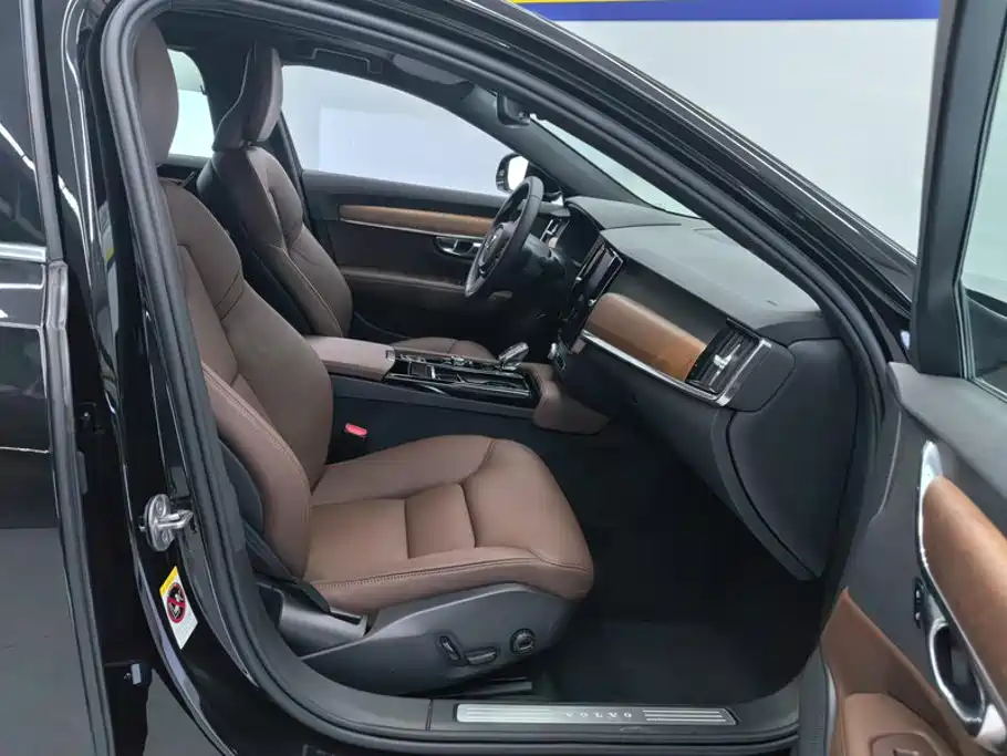 Volvo S90 — миниатюра 8