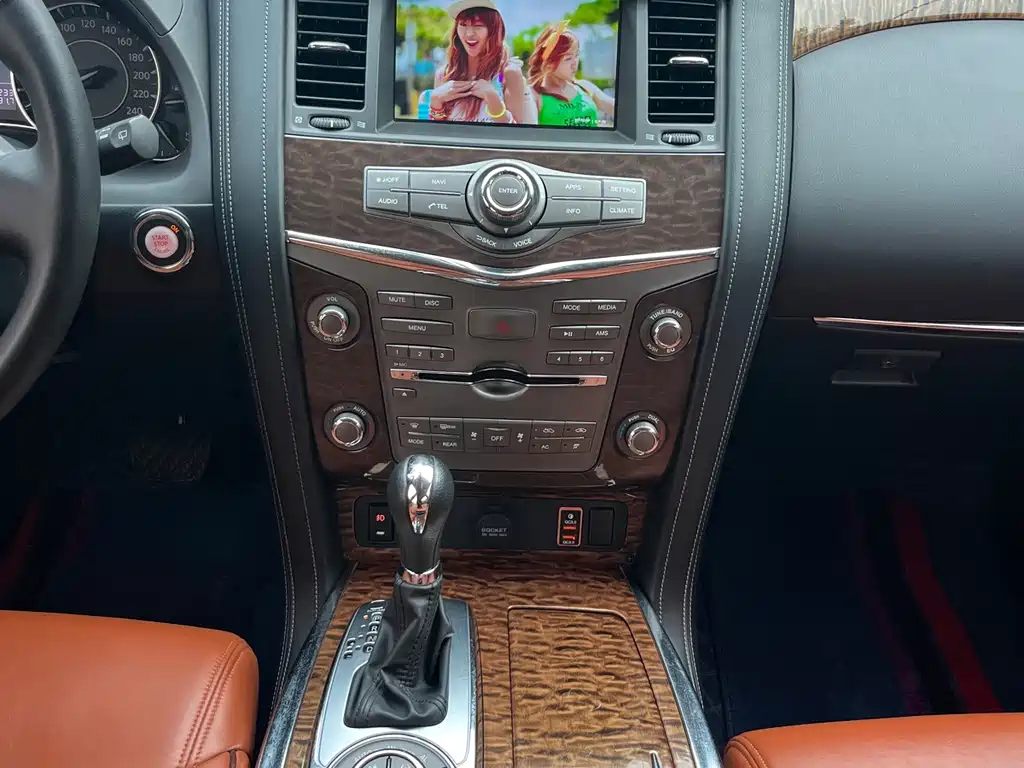 Nissan Patrol — миниатюра 15