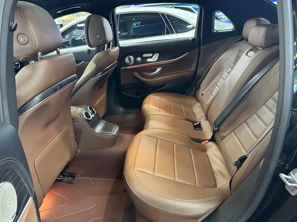 Mercedes-Benz E-Class — миниатюра 6