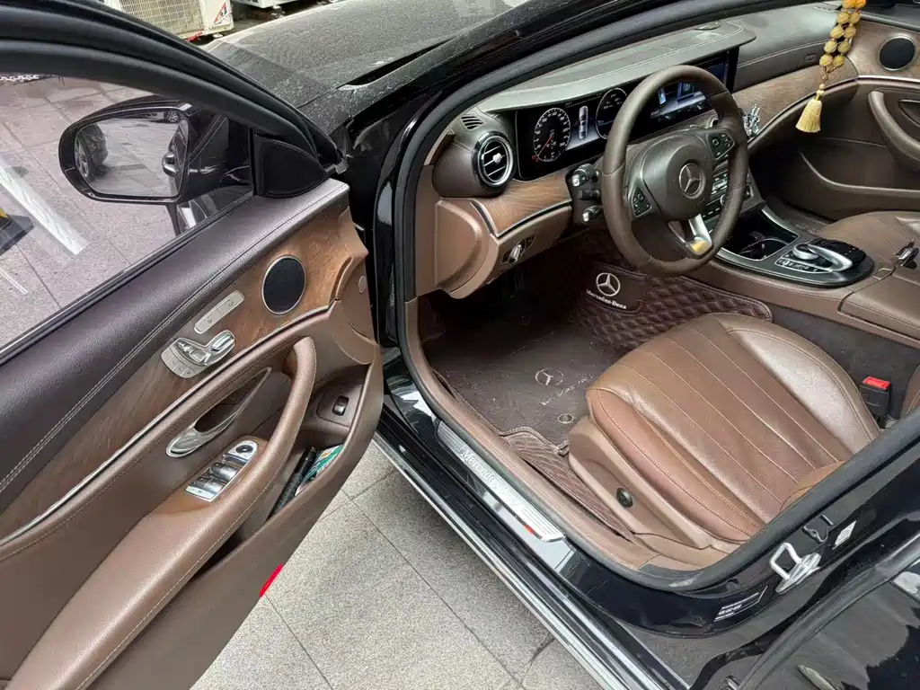 Mercedes-Benz E-Class — миниатюра 2