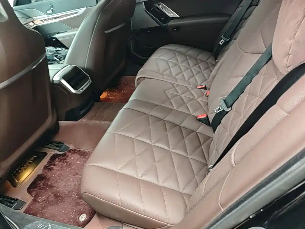 BMW 7 Series — миниатюра 17