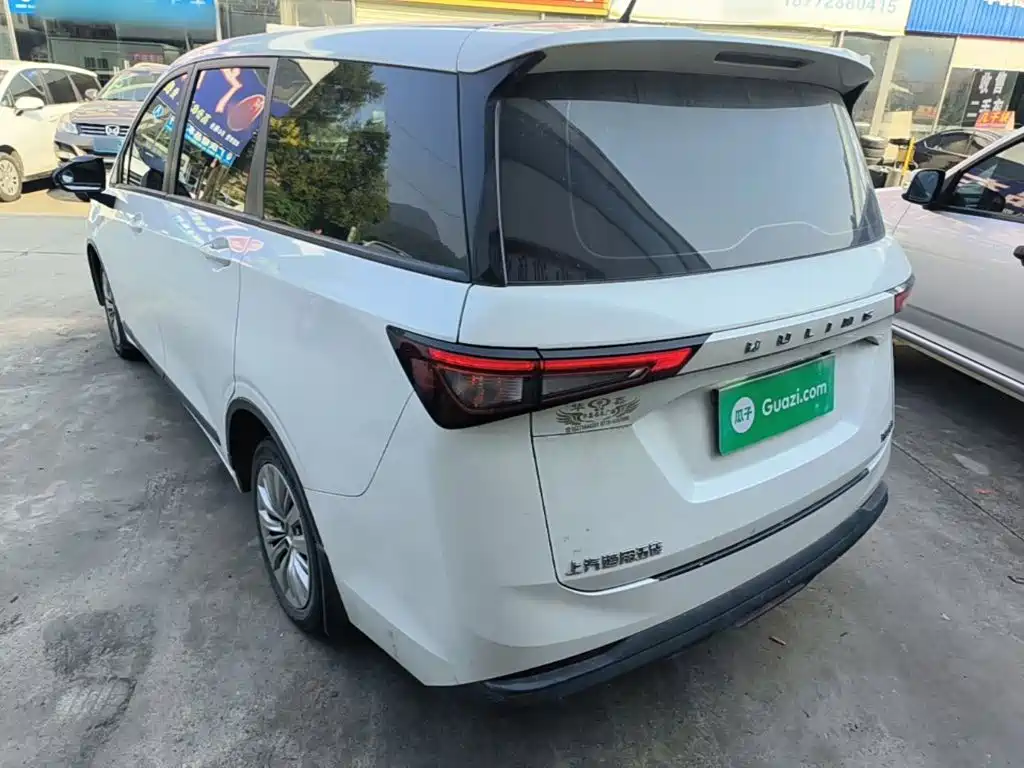 Wuling Jiachen — миниатюра 5
