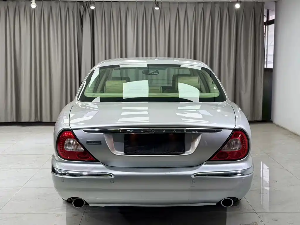 Jaguar XJ — миниатюра 11