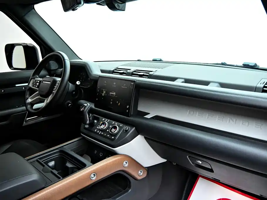 Land Rover Defender — миниатюра 16
