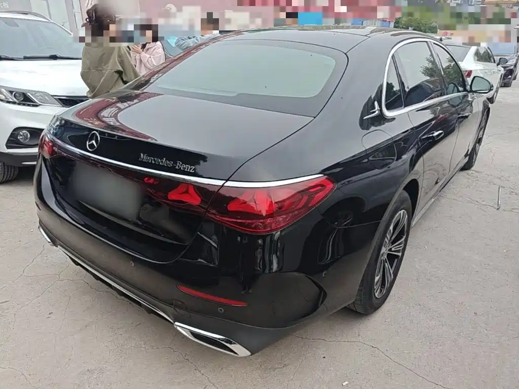 Mercedes-Benz E-Class — миниатюра 7