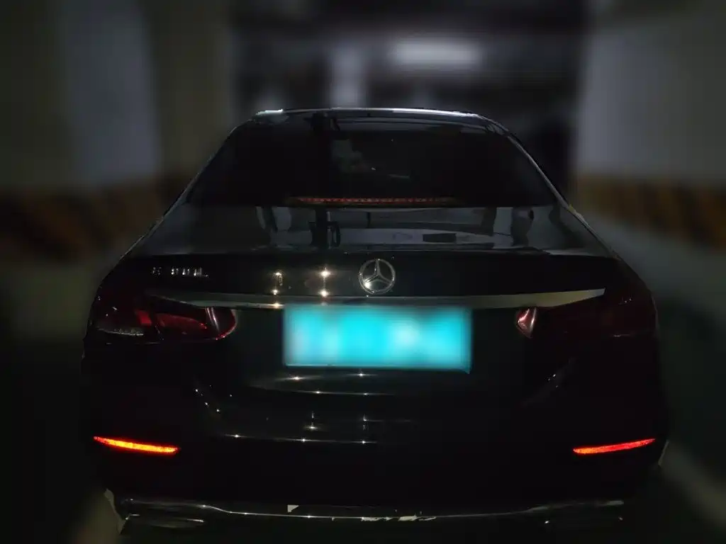 Mercedes-Benz E-Class — миниатюра 3
