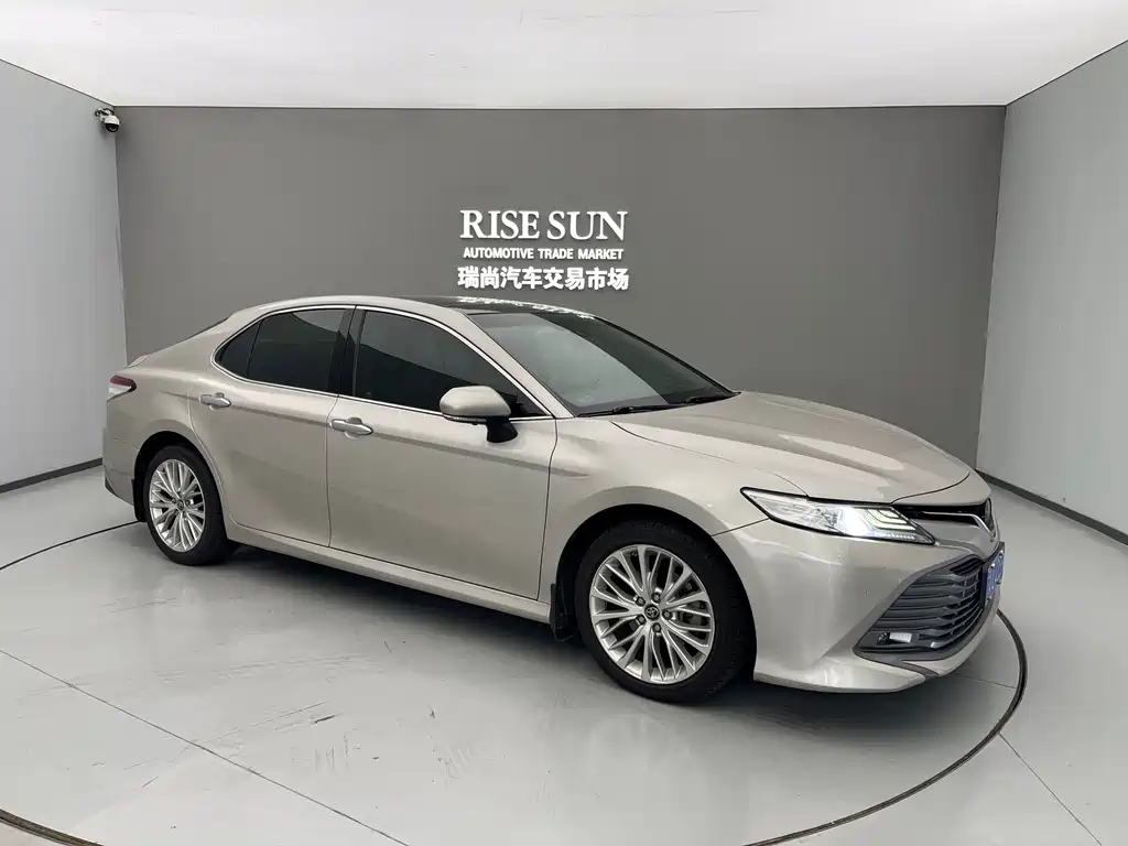 Toyota Camry — миниатюра 3