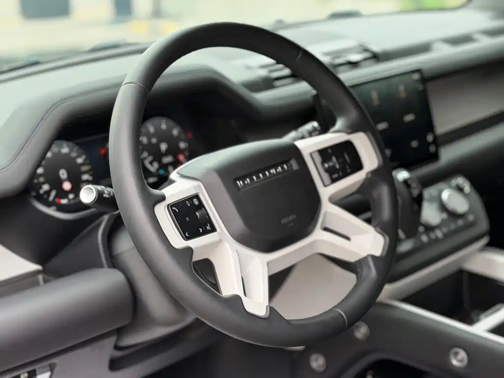Land Rover Defender — миниатюра 8