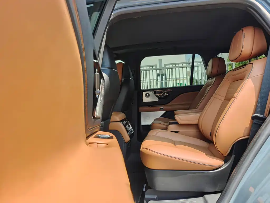 Lincoln Aviator — миниатюра 7