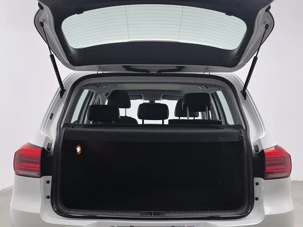 Volkswagen Tiguan — миниатюра 16