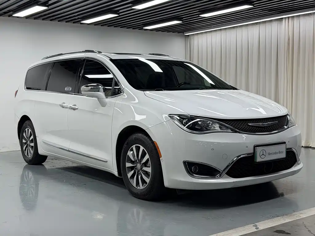Chrysler Grand Voyager PHEV (Import) — миниатюра 3