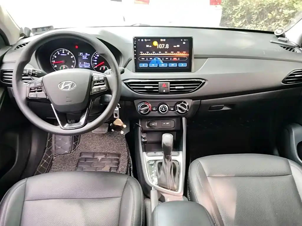 Hyundai Elantra — миниатюра 10