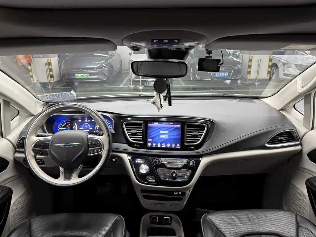 Chrysler Grand Voyager PHEV (Import) — миниатюра 13