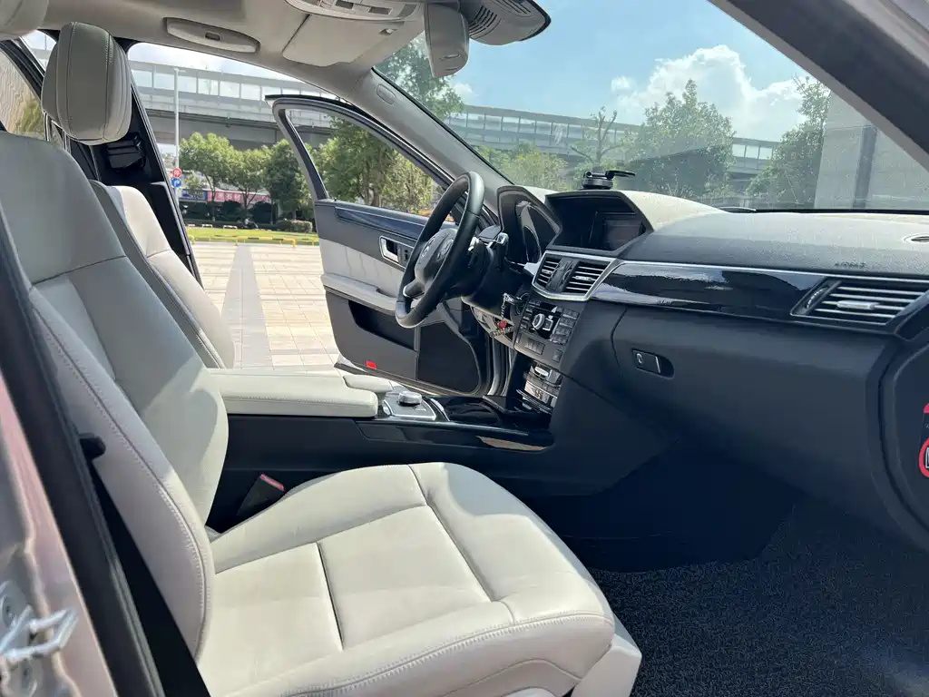 Mercedes-Benz E-Class — миниатюра 11