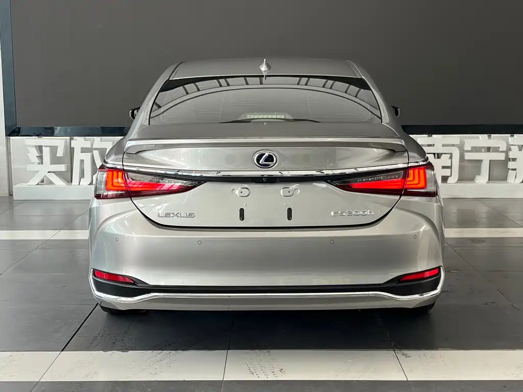 Lexus ES — миниатюра 5